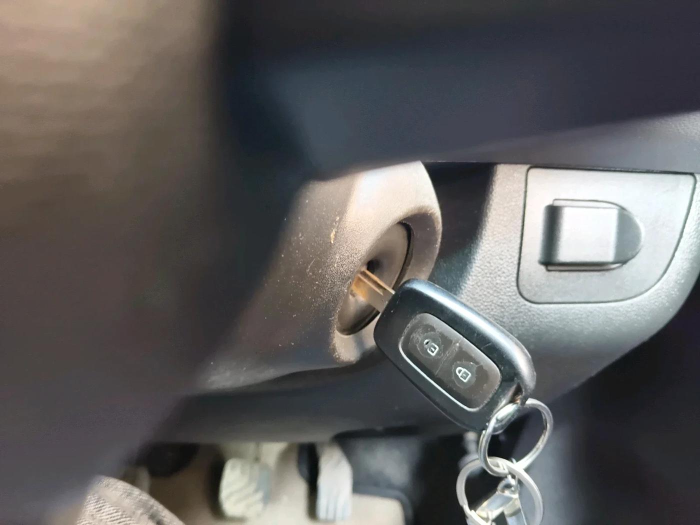 2019 Renault Kwid RXT 1.0 (O), Petrol, Manual, 33,305 km, interior
