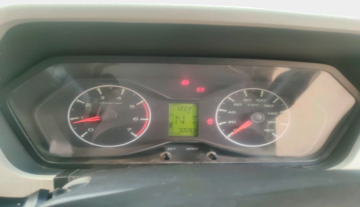 2016 Mahindra Scorpio S6 PLUS INTELLI-HYBRID, Diesel, Manual, 70,593 km, interior