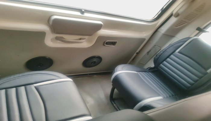 2016 Mahindra Scorpio S6 PLUS INTELLI-HYBRID, Diesel, Manual, 70,593 km, interior