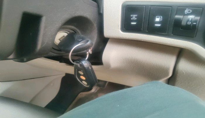 2016 Mahindra Scorpio S6 PLUS INTELLI-HYBRID, Diesel, Manual, 70,593 km, interior