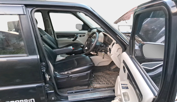 2019 Mahindra Scorpio S9, Diesel, Manual, 1,69,366 km, interior