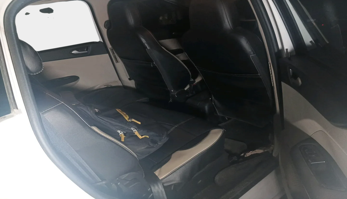 2020 Renault TRIBER RXZ AMT, Petrol, Automatic, 38,168 km, interior