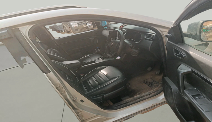 2021 Renault Kiger RXE MT, Petrol, Manual, 74,038 km, interior