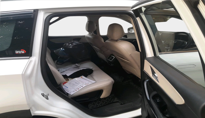 2022 Mahindra XUV700 AX 7 D AT 7 STR, Diesel, Automatic, 78,005 km, interior