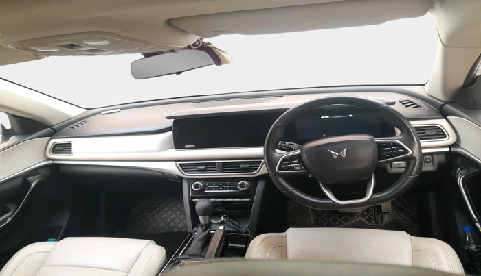 2022 Mahindra XUV700 AX 7 D AT 7 STR, Diesel, Automatic, 78,005 km, interior