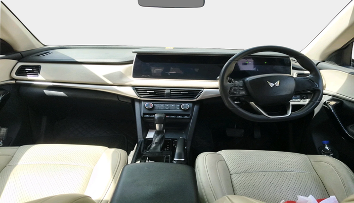 2022 Mahindra XUV700 AX 5 D AT 5 STR, Diesel, Automatic, 70,383 km, interior