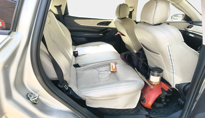 2022 Mahindra XUV700 AX 5 D AT 5 STR, Diesel, Automatic, 70,383 km, interior