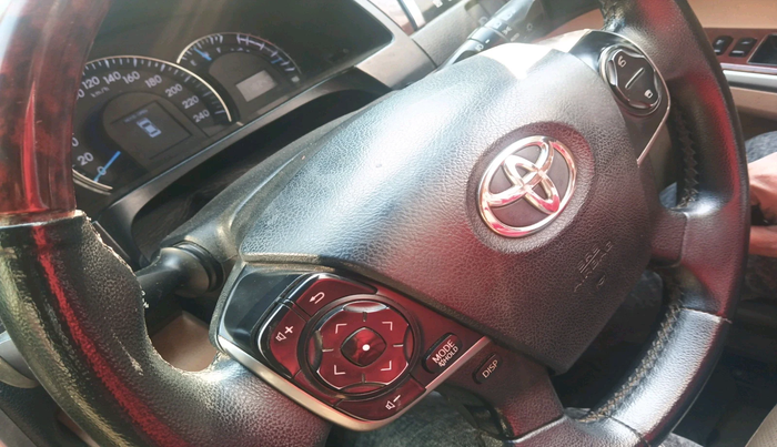 2014 Toyota Camry 2.5L AT, Petrol, Automatic, 1,20,888 km, interior
