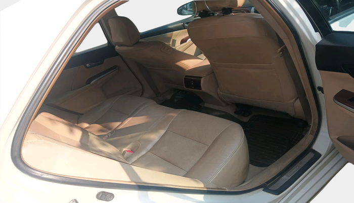 2014 Toyota Camry 2.5L AT, Petrol, Automatic, 1,20,888 km, interior