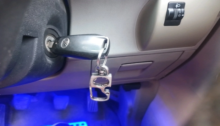 2016 Mahindra Kuv100 K4 D 6 STR, Diesel, Manual, 90,491 km, interior