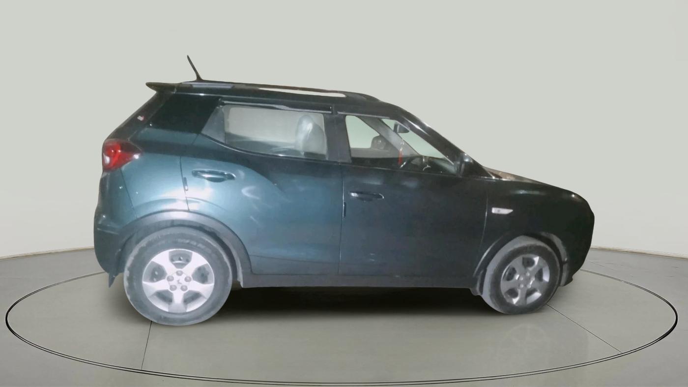 2023 Mahindra XUV300 W6 1.5 DIESEL AMT, Diesel, Automatic, 54,489 km, exterior
