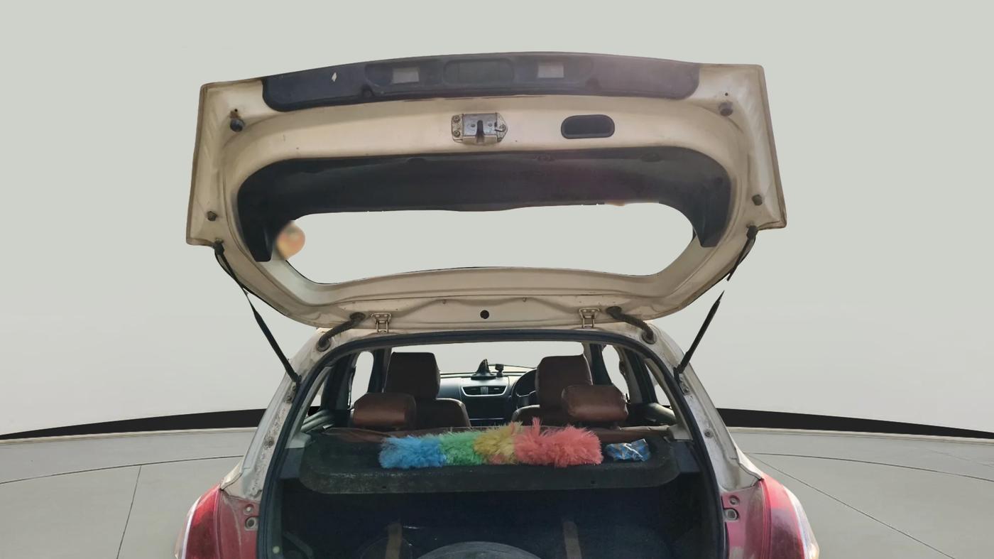 2013 Maruti Swift VXI, CNG, Manual, 1,94,099 km, exterior