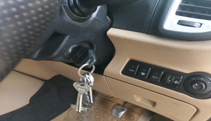 2016 Mahindra TUV300 T8, Diesel, Manual, 1,86,571 km, interior