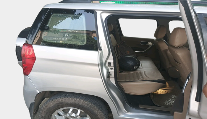 2016 Mahindra TUV300 T8, Diesel, Manual, 1,86,571 km, interior