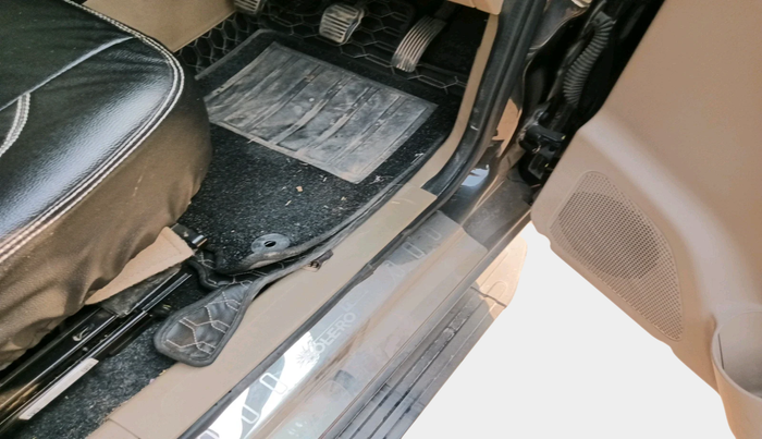 2024 Mahindra BOLERO NEO N 8, Diesel, Manual, 13,252 km, interior