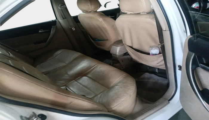 2012 Chevrolet Aveo LS 1.4, Petrol, Manual, 1,00,315 km, interior