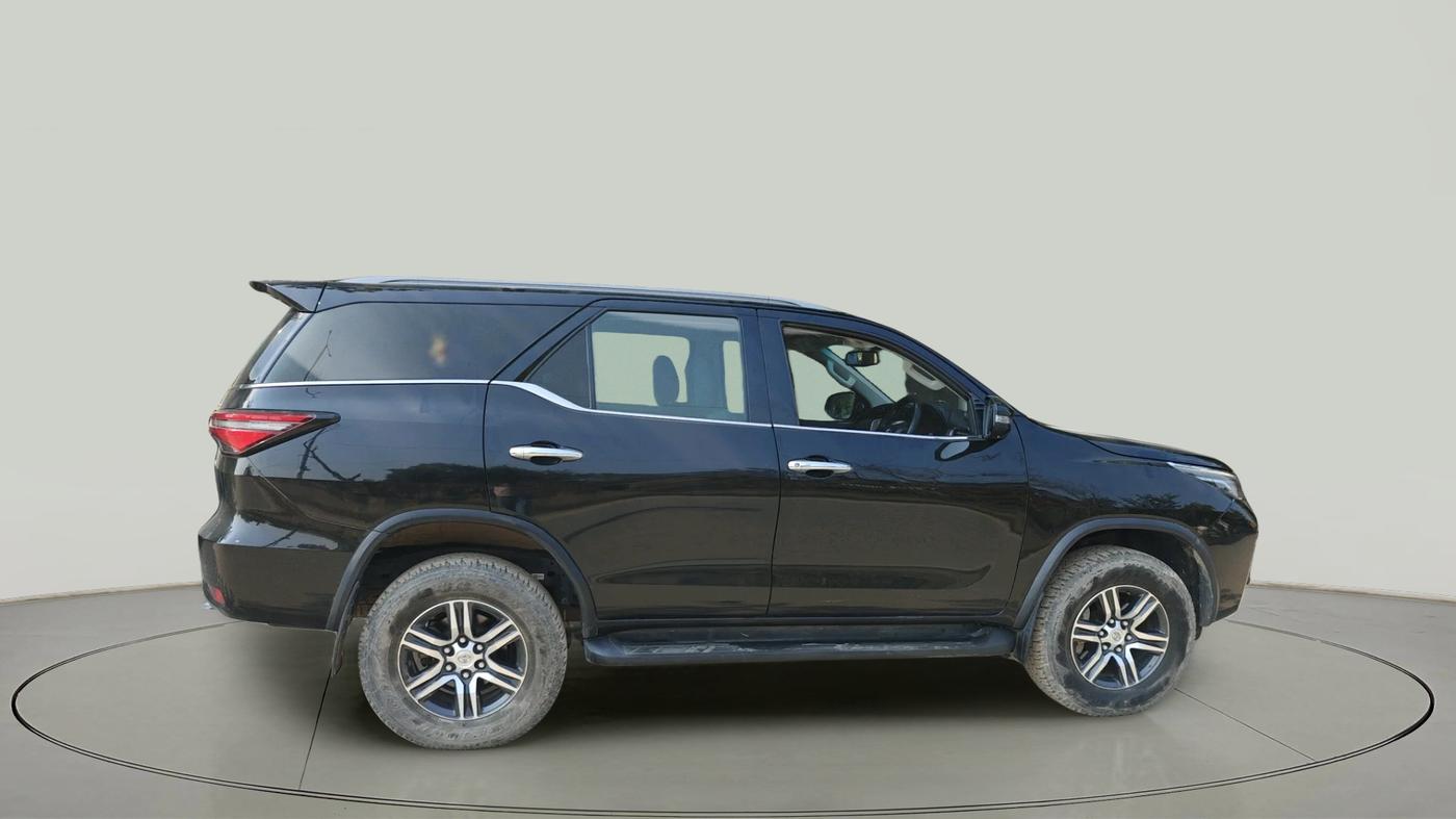 2024 Toyota Fortuner 4X2 MT 2.7 PETROL, Petrol, Manual, 13,607 km, exterior