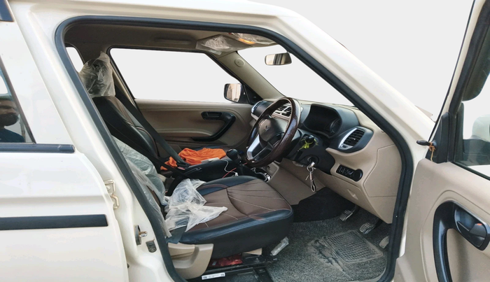 2023 Mahindra BOLERO NEO N 8, Diesel, Manual, 39,114 km, interior