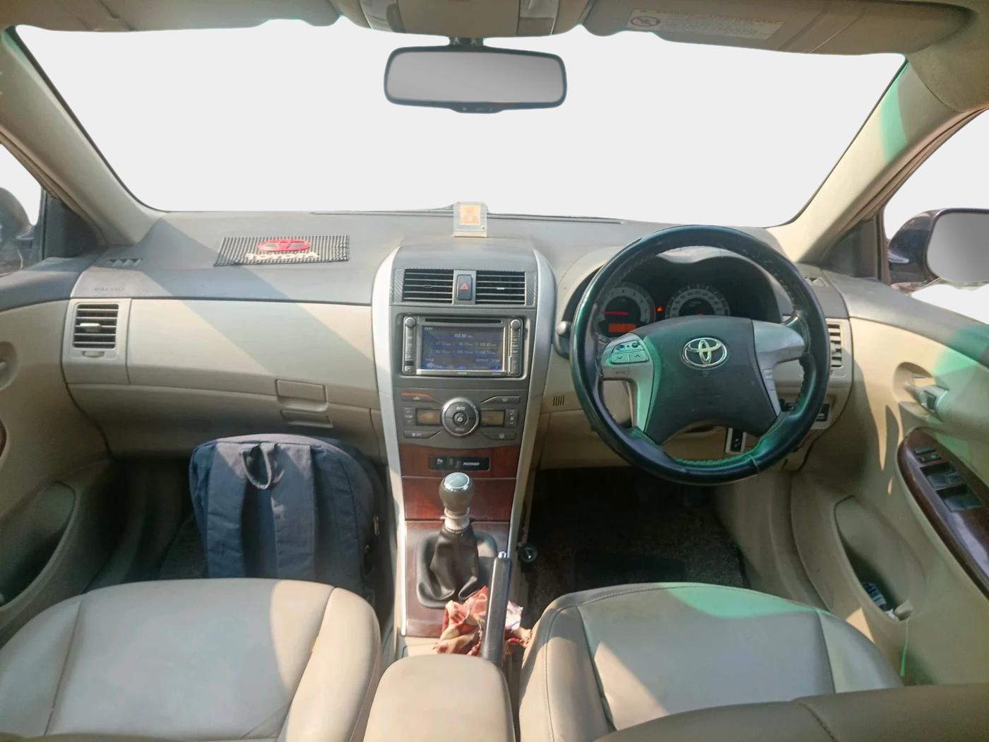 2013 Toyota Corolla Altis G PETROL, Petrol, Manual, 1,30,720 km, interior
