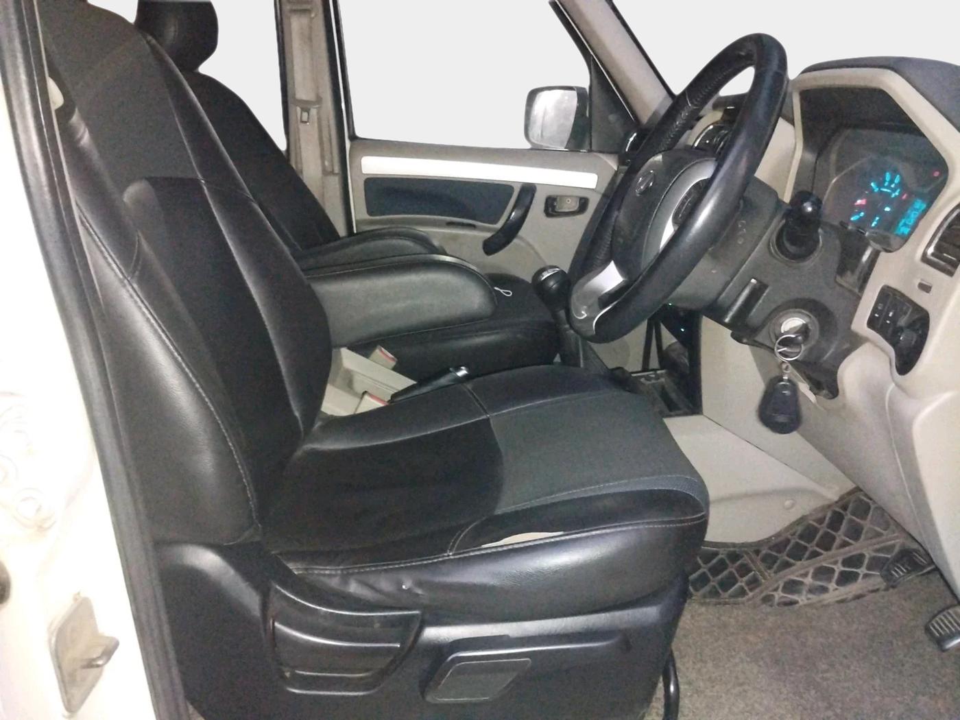 2018 Mahindra Scorpio S11 2WD, Diesel, Manual, 1,84,962 km, interior