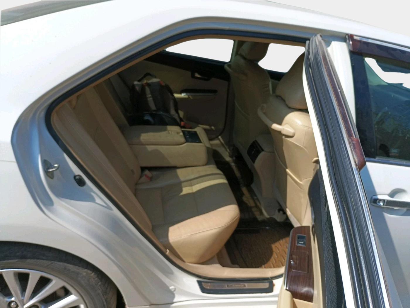 2015 Toyota Camry HYBRID, Hybrid, Automatic, 1,22,213 km, interior