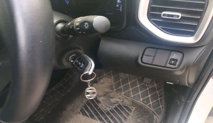 2019 Hyundai VENUE SX 1.0 TURBO, Petrol, Manual, 70,327 km, interior