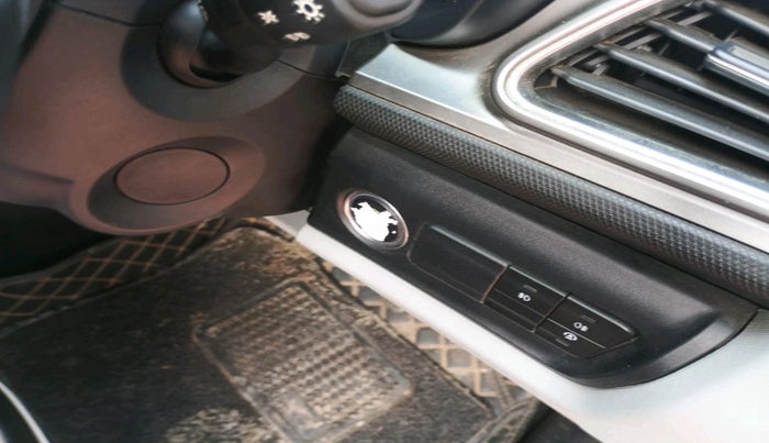 2020 Tata ALTROZ XZ PETROL, Petrol, Manual, 24,512 km, interior