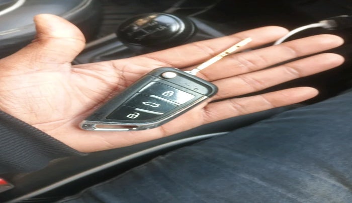 2021 Maruti Vitara Brezza LXI, Petrol, Manual, 1,04,861 km, interior