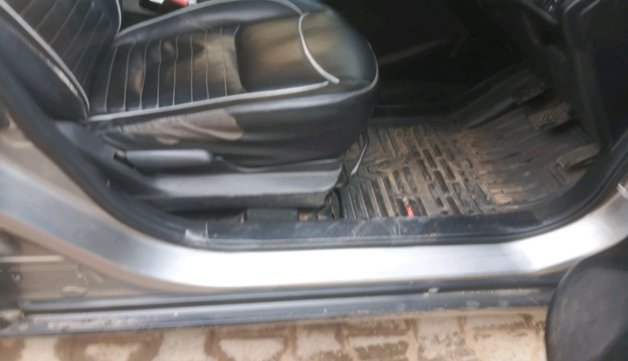 2021 Maruti Vitara Brezza LXI, Petrol, Manual, 1,04,861 km, interior