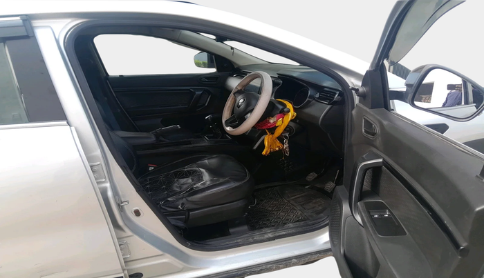 2022 Renault Kiger RXE MT, Petrol, Manual, 73,851 km, interior