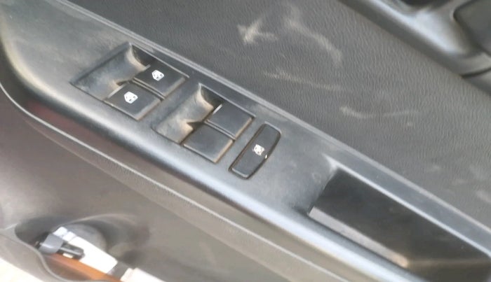 2017 Mahindra Kuv100 K8 D 6 STR, Diesel, Manual, 81,487 km, interior