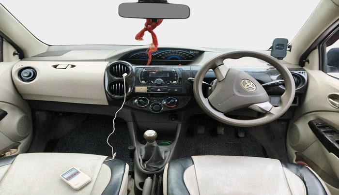 2016 Toyota Etios Liva V, Petrol, Manual, 75,334 km, interior