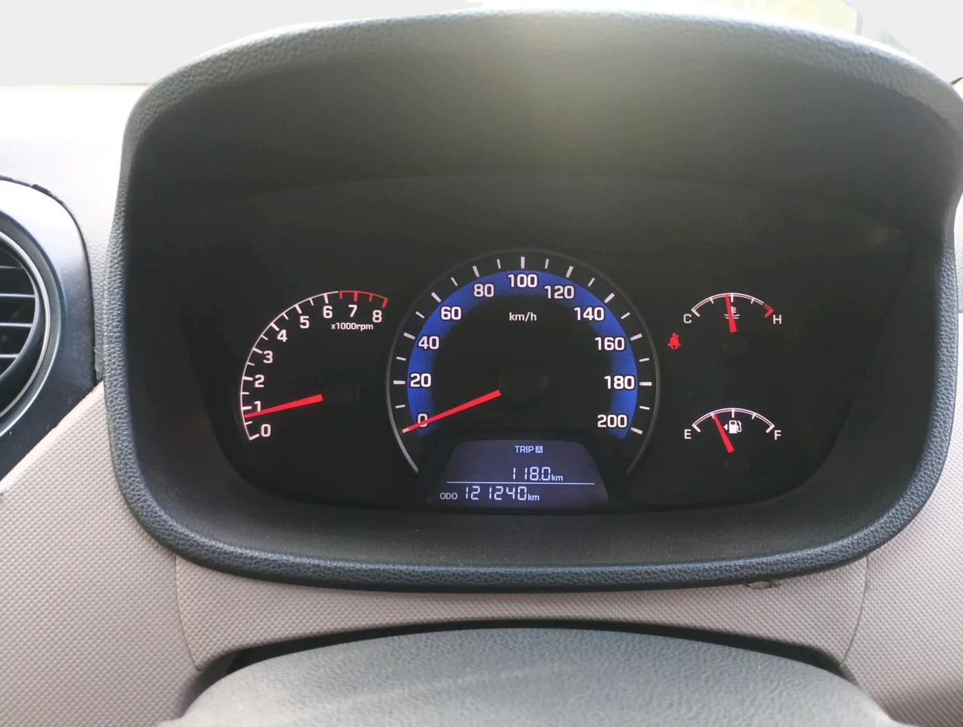 2014 Hyundai Xcent S (O) 1.2, Petrol, Manual, 1,21,240 km, interior