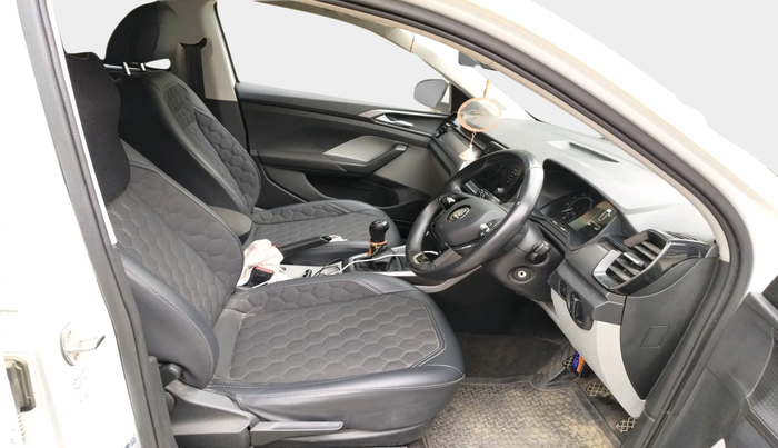 2022 Skoda KUSHAQ AMBITION 1.0L TSI MT, Petrol, Manual, 32,415 km, interior