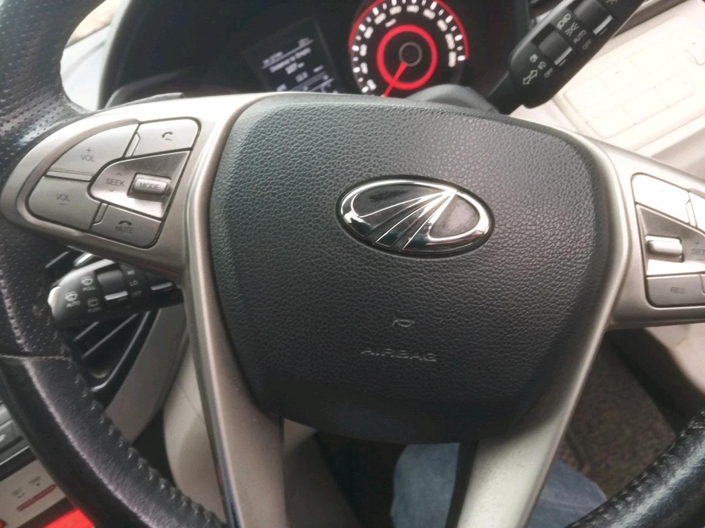 2019 Mahindra XUV300 W8 (O) 1.5 DIESEL AMT, Diesel, Automatic, 95,569 km, interior