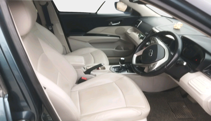 2019 Mahindra XUV300 W8 (O) 1.5 DIESEL AMT, Diesel, Automatic, 95,569 km, interior