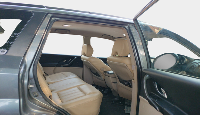 2017 Mahindra XUV500 W6 1.99, Diesel, Manual, 92,654 km, interior