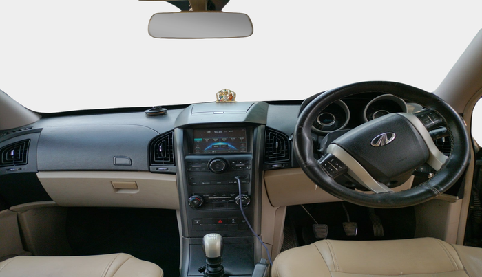 2017 Mahindra XUV500 W6 1.99, Diesel, Manual, 92,654 km, interior