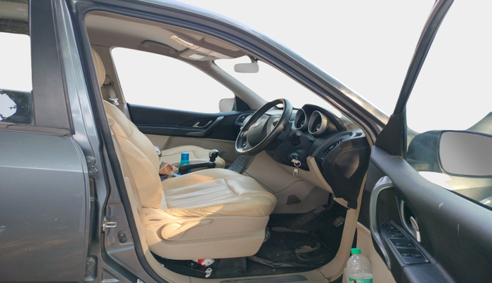 2017 Mahindra XUV500 W6 1.99, Diesel, Manual, 92,654 km, interior