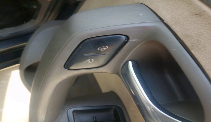 2011 Volkswagen Vento TRENDLINE 1.6, Petrol, Manual, 33,584 km, interior