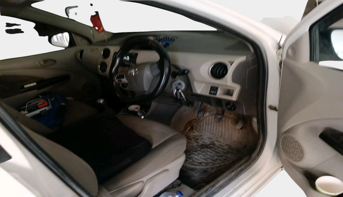 2016 Toyota Etios Liva GD, Diesel, Manual, 1,09,277 km, interior