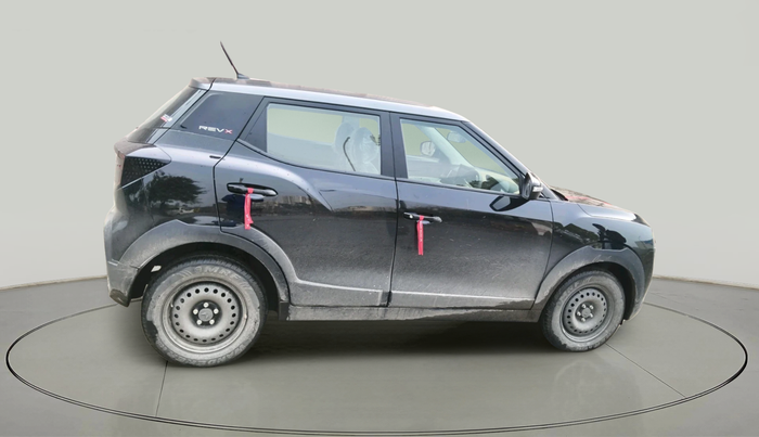 2025 Mahindra XUV 3XO REVX M 1.2 Petrol, Petrol, Manual, 196 km, exterior