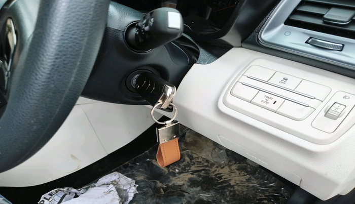 2025 Mahindra XUV 3XO REVX M 1.2 Petrol, Petrol, Manual, 196 km, interior