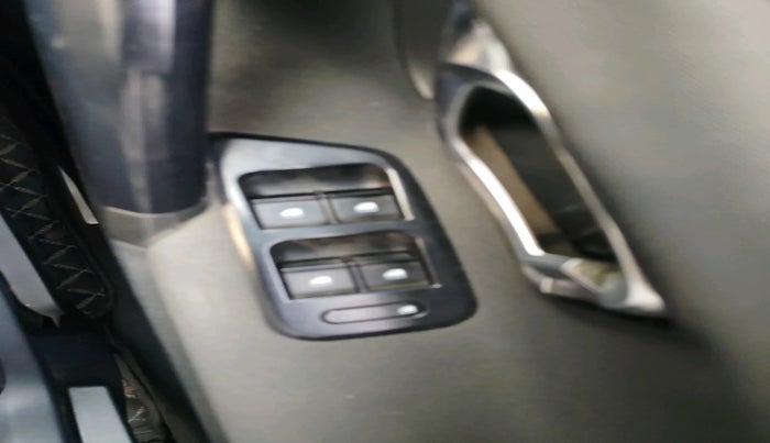 2019 Tata Harrier XT 2.0L KRYOTEC DARK EDITION, Diesel, Manual, 74,290 km, interior