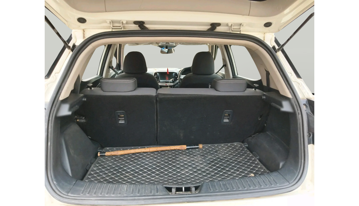 2023 Mahindra XUV300 W8 1.2 PETROL, Petrol, Manual, 28,175 km, exterior