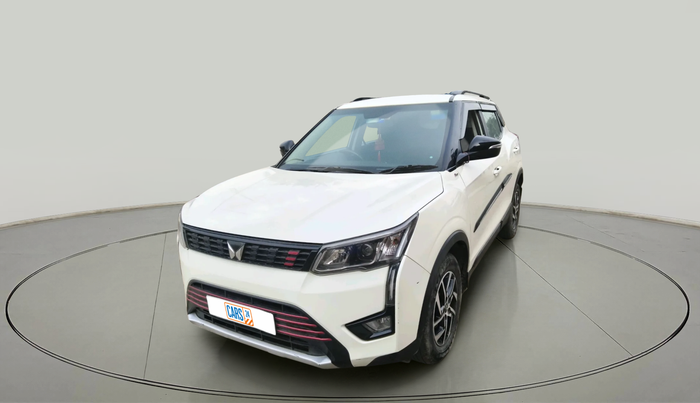 2023 Mahindra XUV300 W8 1.2 PETROL, Petrol, Manual, 28,175 km, exterior
