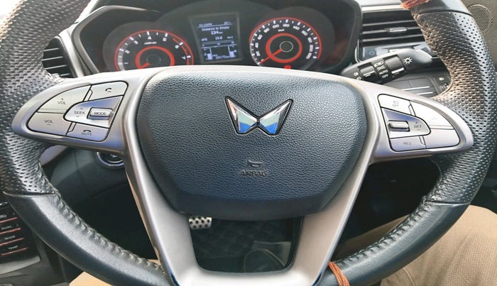 2023 Mahindra XUV300 W8 1.2 PETROL, Petrol, Manual, 28,175 km, interior