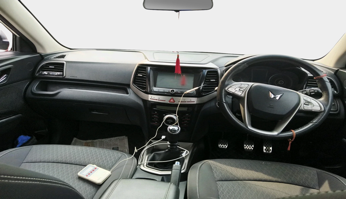 2023 Mahindra XUV300 W8 1.2 PETROL, Petrol, Manual, 28,175 km, interior