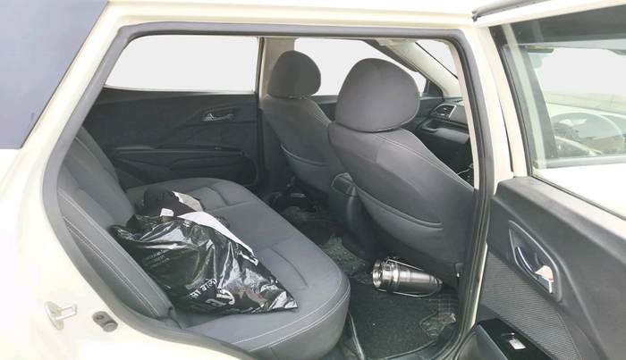 2023 Mahindra XUV300 W8 1.2 PETROL, Petrol, Manual, 28,175 km, interior