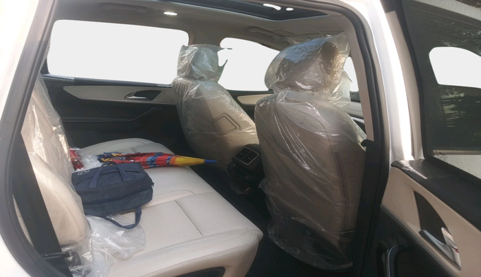 2025 Mahindra XUV700 AX 7 LUXURY D AT 7 STR, Diesel, Automatic, 2,968 km, interior